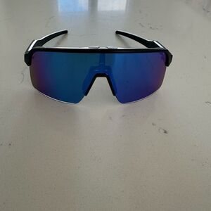 Sporty Blue Mirrored Sunglasses